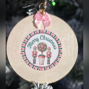 🎄 Nutcracker Floral “Merry Christmas” Wooden Ornament – Resin Coated 🎄